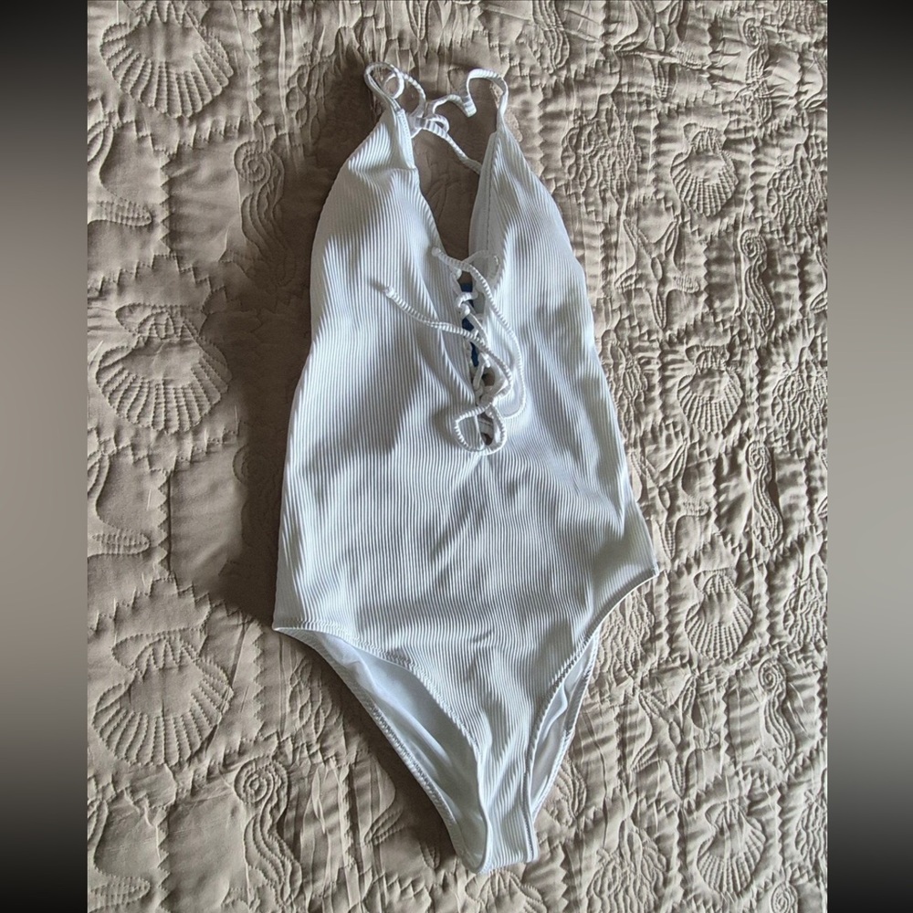 Cupshe Women's Swimsuit ONE PIECE Color WHITE.Size Medium.